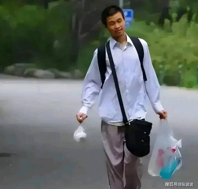 王虹导师曝光 这装扮跟北大韦东奕有一拼 王虹导师曝光 这装扮跟北大韦东奕有一拼