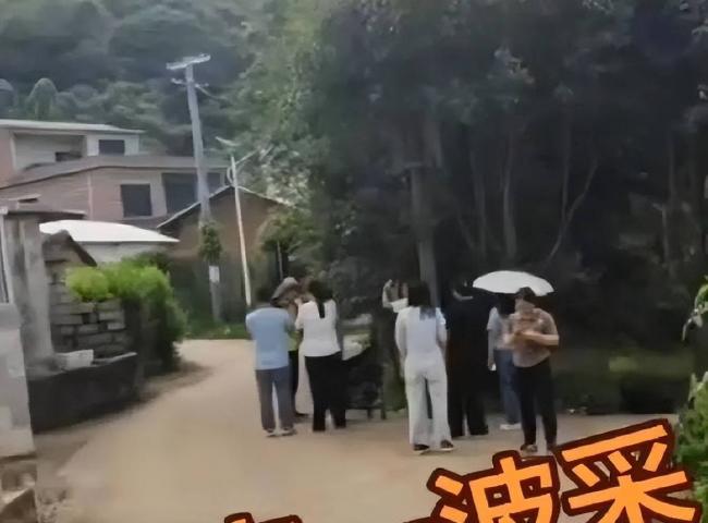 王虹老宅成打卡地!网友:就该追这样的星 王虹老宅成打卡地!网友:就该追这样的星