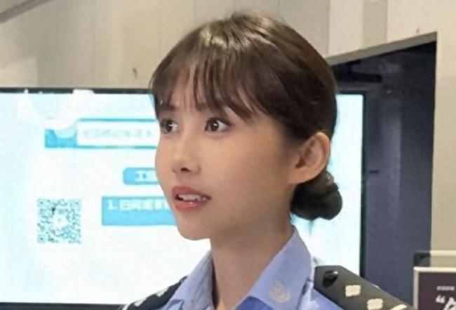 上海女警撞脸邱淑贞 意外爆红 上海女警撞脸邱淑贞 意外爆红