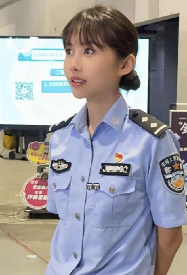 上海女警撞脸邱淑贞 意外爆红 上海女警撞脸邱淑贞 意外爆红