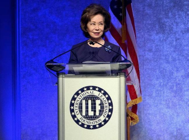 麦康诺密集复健 赵小兰现身华府消瘦引关注 麦康诺密集复健 赵小兰现身华府消瘦引关注