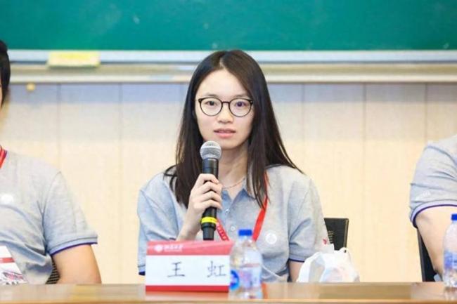 原来他是王虹父亲,为女儿放弃政府的工作 原来他是王虹父亲,为女儿放弃政府的工作