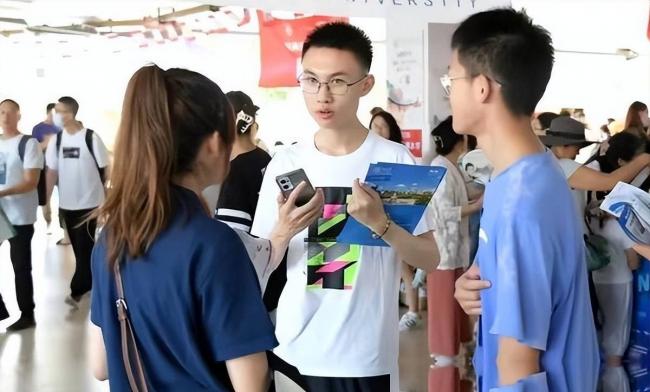 录取分暴跌的四大专业 今年家长直接绕道走 录取分暴跌的四大专业 今年家长直接绕道走