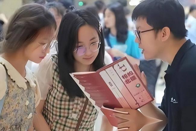 录取分暴跌的四大专业 今年家长直接绕道走 录取分暴跌的四大专业 今年家长直接绕道走