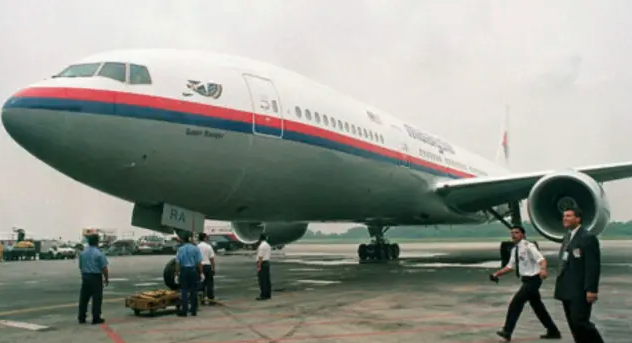 离奇失踪12年 马航MH370案北京开庭 家属愤怒 离奇失踪12年 马航MH370案北京开庭 家属愤怒