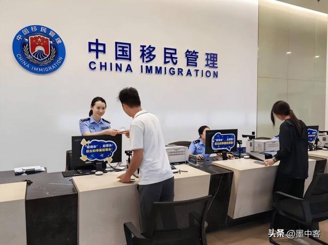 非法滞留?在华17年印度博主遭网暴 非法滞留?在华17年印度博主遭网暴