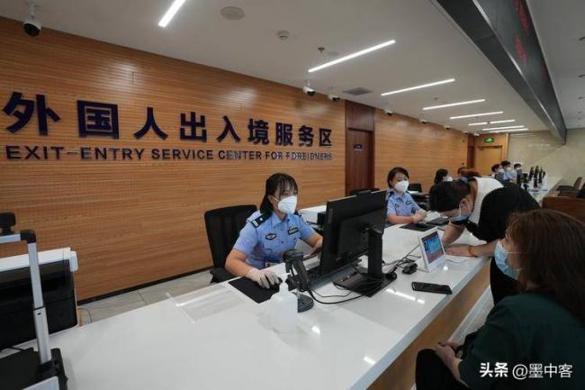 非法滞留?在华17年印度博主遭网暴 非法滞留?在华17年印度博主遭网暴