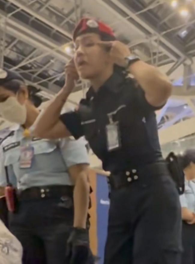 泰国航空拒载中国游客,还做“歧视性手势” 泰国航空拒载中国游客,还做“歧视性手势”