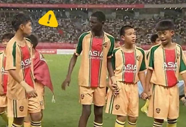 董路连夜扒皮!11岁黑人天才竟是成年人? 董路连夜扒皮!11岁黑人天才竟是成年人?