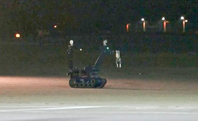 惊魂!机场惊现携炸弹无人机 与飞机空中擦撞… 惊魂!机场惊现携炸弹无人机 与飞机空中擦撞…