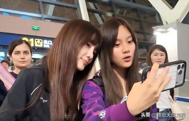 李小璐高调送女儿去美读夏校,爬藤神器还灵吗 李小璐高调送女儿去美读夏校,爬藤神器还灵吗
