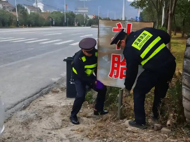 草原景区沿路满是扎胎铁钉,维修店漫天要价 草原景区沿路满是扎胎铁钉,维修店漫天要价