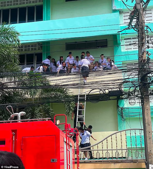 遭霸凌不堪重压 泰14岁少年弑亲后扫射校园 遭霸凌不堪重压 泰14岁少年弑亲后扫射校园