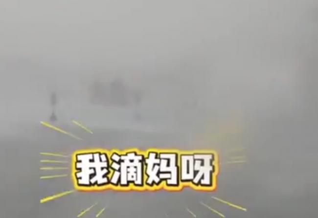 “这巨大的雨!”北京天昏地暗 惊悚画面曝光 “这巨大的雨!”北京天昏地暗 惊悚画面曝光