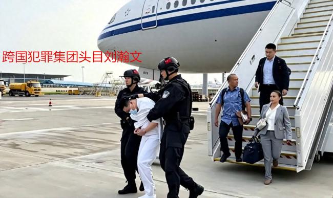 百万网红“雅典娜”证实被害 恶毒闺蜜李一菲真容曝出 alauae__003.jpg
