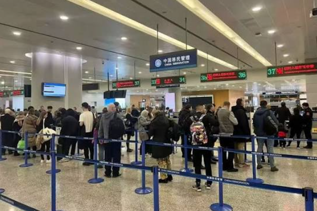 曝中国13行业被收护照 限制出境延伸至体制外 曝中国13行业被收护照 限制出境延伸至体制外