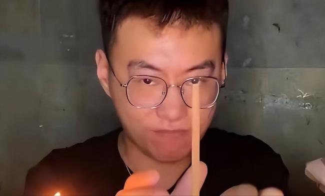 被称“全网八字最硬的男人”,如今他的面相大变 被称“全网八字最硬的男人”,如今他的面相大变