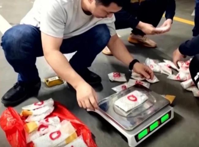 深圳特大白银走私案 以“蚂蚁搬家”方式偷运 深圳特大白银走私案 以“蚂蚁搬家”方式偷运