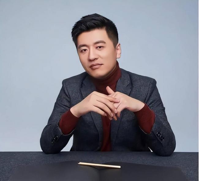 前有张雪峰,后有姜小柔:人是要“避谶”的 前有张雪峰,后有姜小柔:人是要“避谶”的