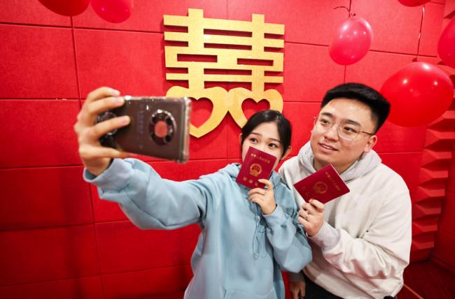 结婚大开绿灯 中催婚手段尽出仍挡不住登记降 结婚大开绿灯 中催婚手段尽出仍挡不住登记降