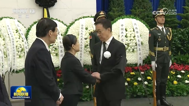现场画面:朱镕基遗体18日火化 习等人送别 现场画面:朱镕基遗体18日火化 习等人送别