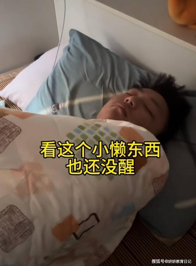 “满脸都是放纵痕迹” 母亲晒大三儿子面相变化 “满脸都是放纵痕迹” 母亲晒大三儿子面相变化