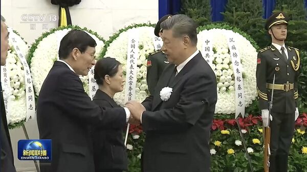 朱镕基出殡,“朱家儿女罕见曝光” 朱镕基出殡,“朱家儿女罕见曝光”