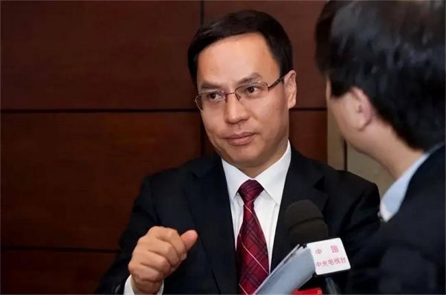 他巅峰时身家1600亿,半小时蒸发900亿 他巅峰时身家1600亿,半小时蒸发900亿