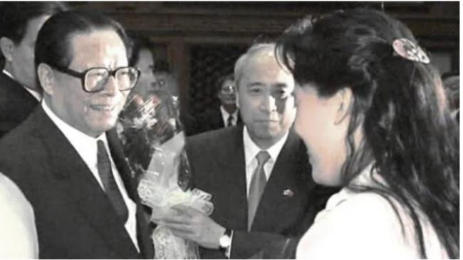 纪念江泽民却“少了她”!广州亚运一幕再被翻出 纪念江泽民却“少了她”!广州亚运一幕再被翻出