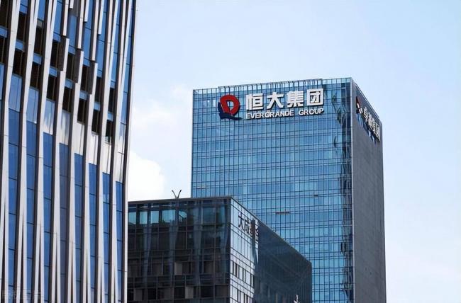 他才是恒大真正主人 身价520亿 娶小21岁女星 他才是恒大真正主人 身价520亿 娶小21岁女星