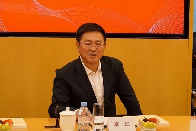 他才是恒大真正主人 身价520亿 娶小21岁女星 他才是恒大真正主人 身价520亿 娶小21岁女星