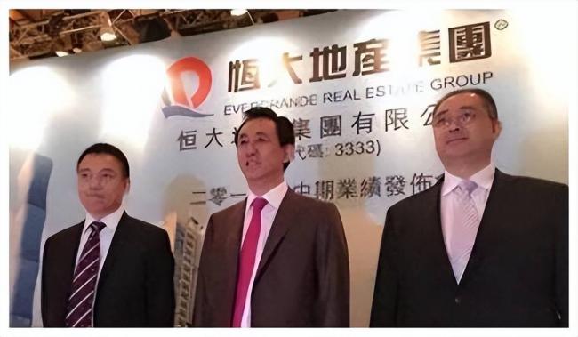 他才是恒大真正主人 身价520亿 娶小21岁女星 他才是恒大真正主人 身价520亿 娶小21岁女星