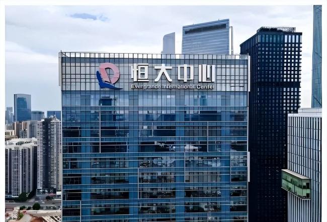 他才是恒大真正主人 身价520亿 娶小21岁女星 他才是恒大真正主人 身价520亿 娶小21岁女星