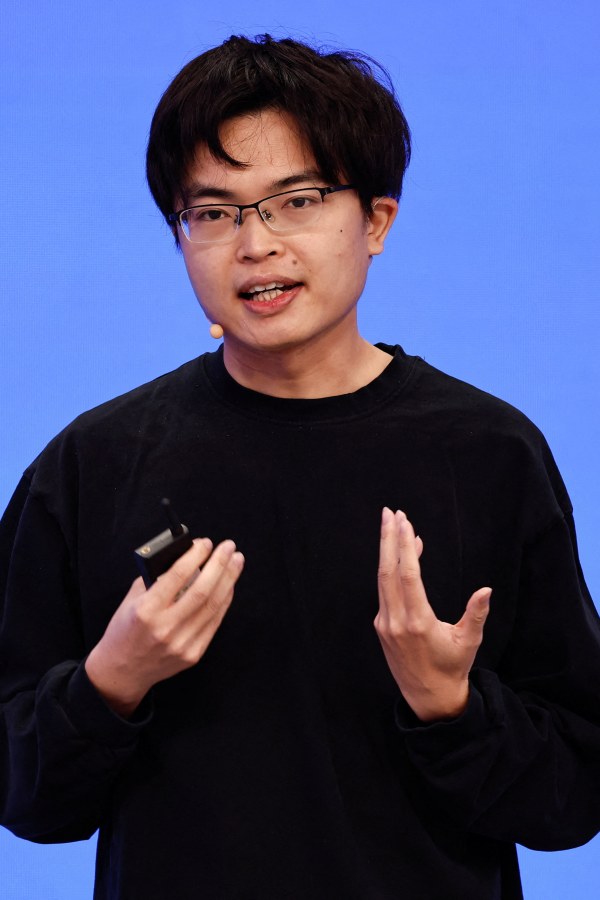推动中国AI实现惊人飞跃 幕后智囊是他 推动中国AI实现惊人飞跃 幕后智囊是他