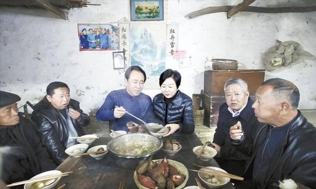 他是许家印亲哥 “寄生式”致富 如今成老赖 他是许家印亲哥 “寄生式”致富 如今成老赖