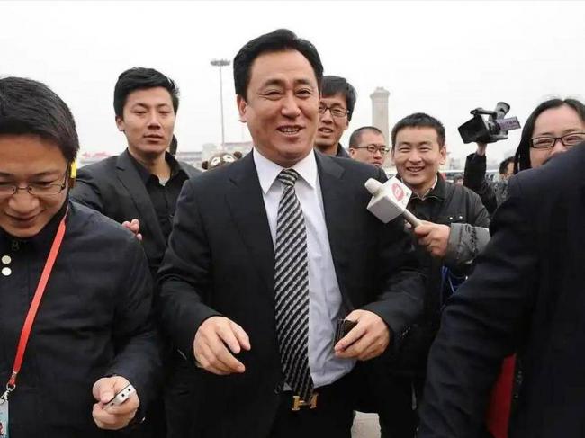 他是许家印亲哥 “寄生式”致富 如今成老赖 他是许家印亲哥 “寄生式”致富 如今成老赖