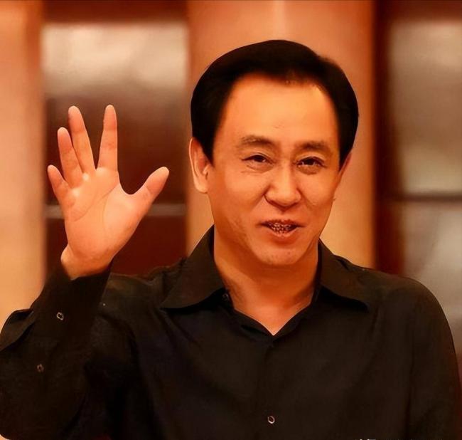 他是许家印亲哥 “寄生式”致富 如今成老赖 他是许家印亲哥 “寄生式”致富 如今成老赖