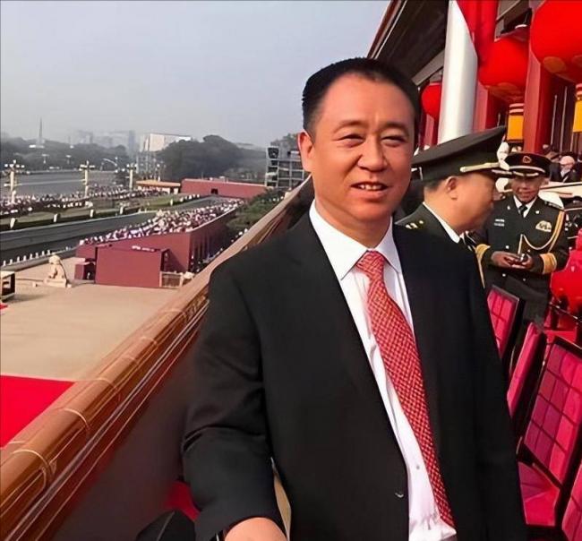 他是许家印亲哥 “寄生式”致富 如今成老赖 他是许家印亲哥 “寄生式”致富 如今成老赖