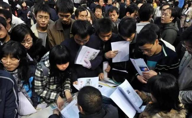 今年年底开始,日子可能更紧了!3个信号已出现 今年年底开始,日子可能更紧了!3个信号已出现
