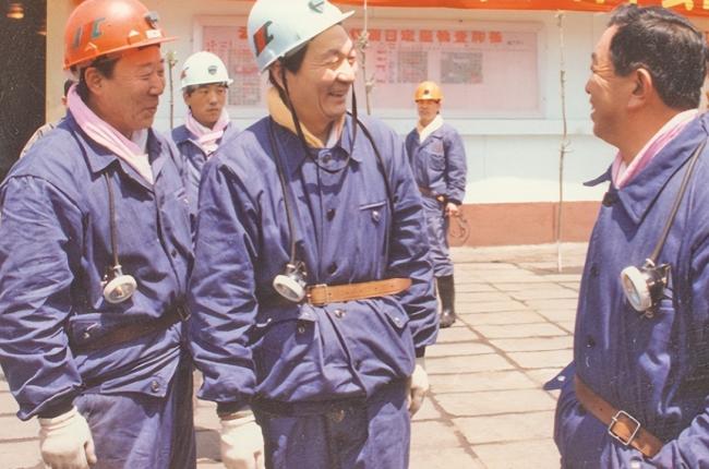 朱镕基离世 才发现他的子女名字 暗藏深意 朱镕基离世 才发现他的子女名字 暗藏深意