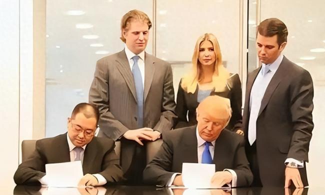 照片意外暴露许家印与川普的关系 但我们误会了 照片意外暴露许家印与川普的关系 但我们误会了