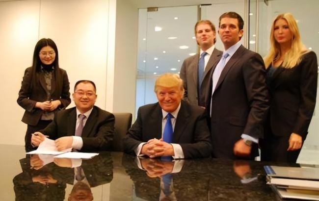 照片意外暴露许家印与川普的关系 但我们误会了 照片意外暴露许家印与川普的关系 但我们误会了