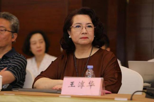 唐师曾离世,两个最不该出现的女人来了 唐师曾离世,两个最不该出现的女人来了
