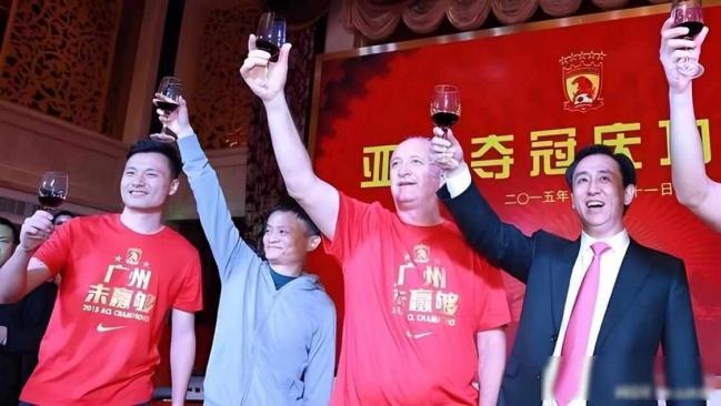 马云太“鸡贼” 与许家印旧照再登热搜 马云太“鸡贼” 与许家印旧照再登热搜