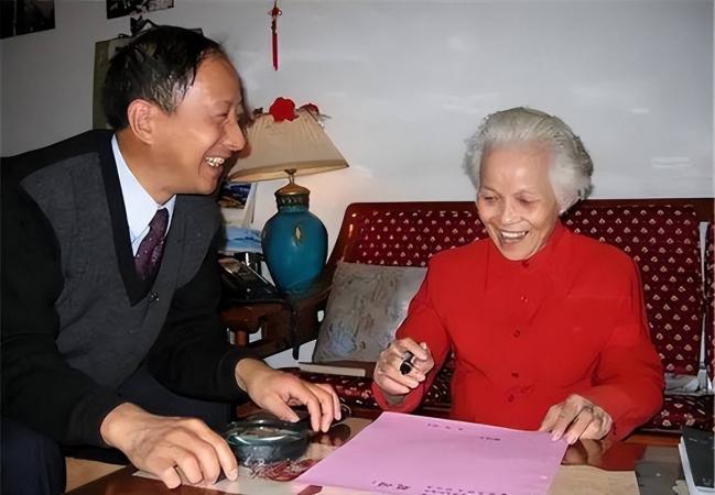 父亲正国级、母亲副国级 她晚年“化缘”扶贫 父亲正国级、母亲副国级 她晚年“化缘”扶贫