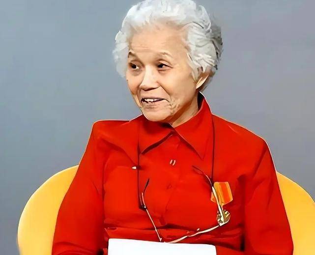 父亲正国级、母亲副国级 她晚年“化缘”扶贫 父亲正国级、母亲副国级 她晚年“化缘”扶贫