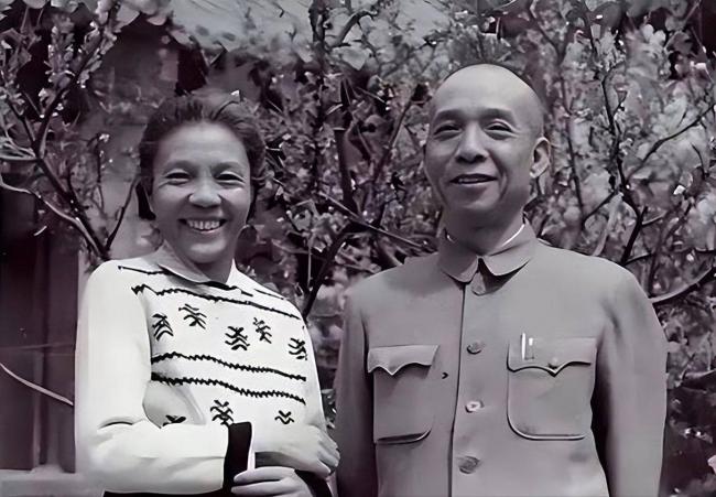父亲正国级、母亲副国级 她晚年“化缘”扶贫 父亲正国级、母亲副国级 她晚年“化缘”扶贫