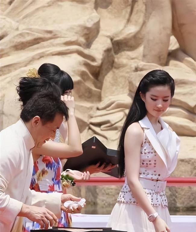无妄之灾 许家印案牵连4女星 无妄之灾 许家印案牵连4女星
