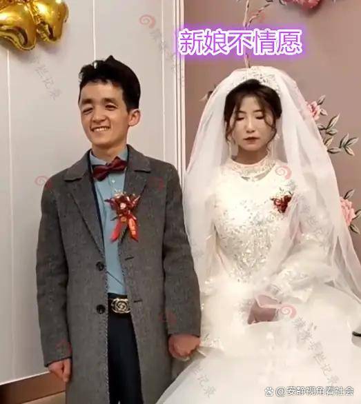 河南婚礼魔幻一幕:新郎其貌不扬,新娘满脸愁容 河南婚礼魔幻一幕:新郎其貌不扬,新娘满脸愁容