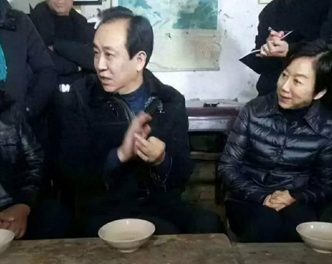 逃亡海外的丁玉梅 还藏着两张秘密保命底牌 逃亡海外的丁玉梅 还藏着两张秘密保命底牌